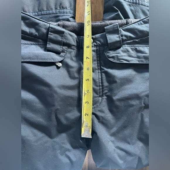Patagonia women’s black snow pants - Picture 12 of 13